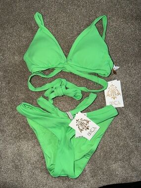BECCA *Everything But Water Ribbed Bikini Set - LG Top SM Bottom